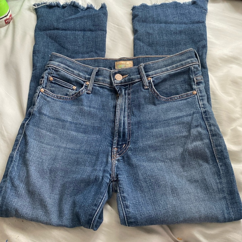 Mother insider crop step fray